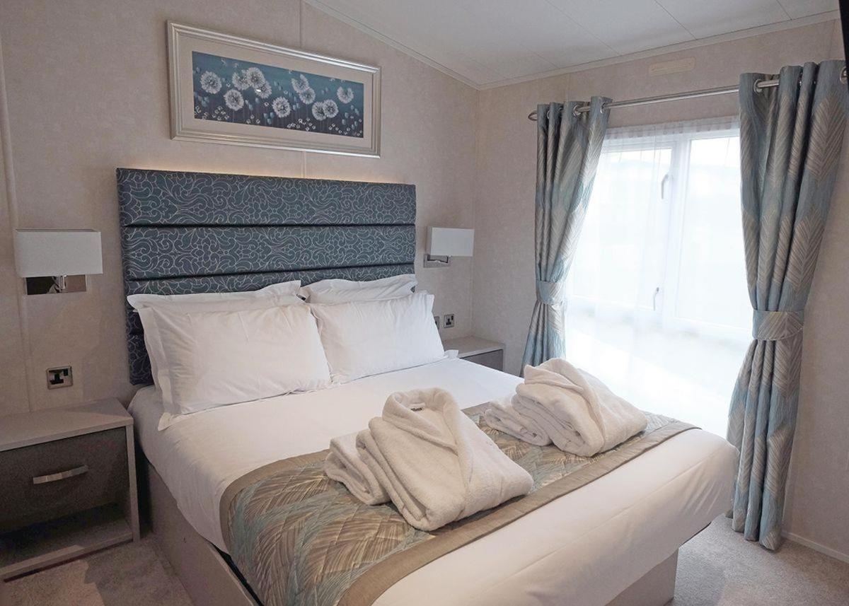 Piran Meadows Resort New Quay Extérieur photo