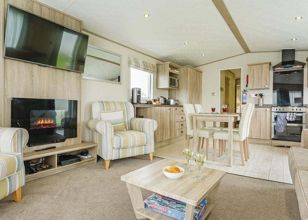 Piran Meadows Resort New Quay Extérieur photo