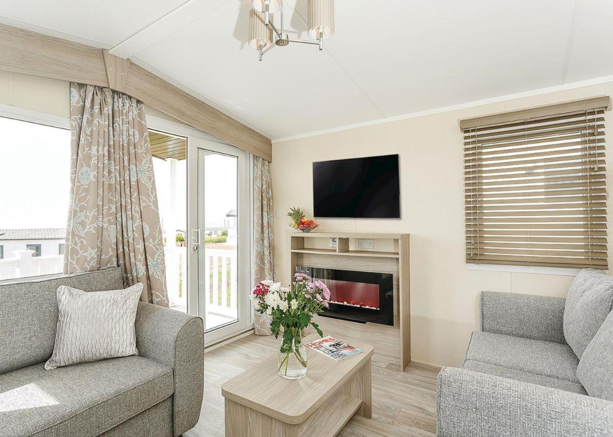 Piran Meadows Resort New Quay Extérieur photo