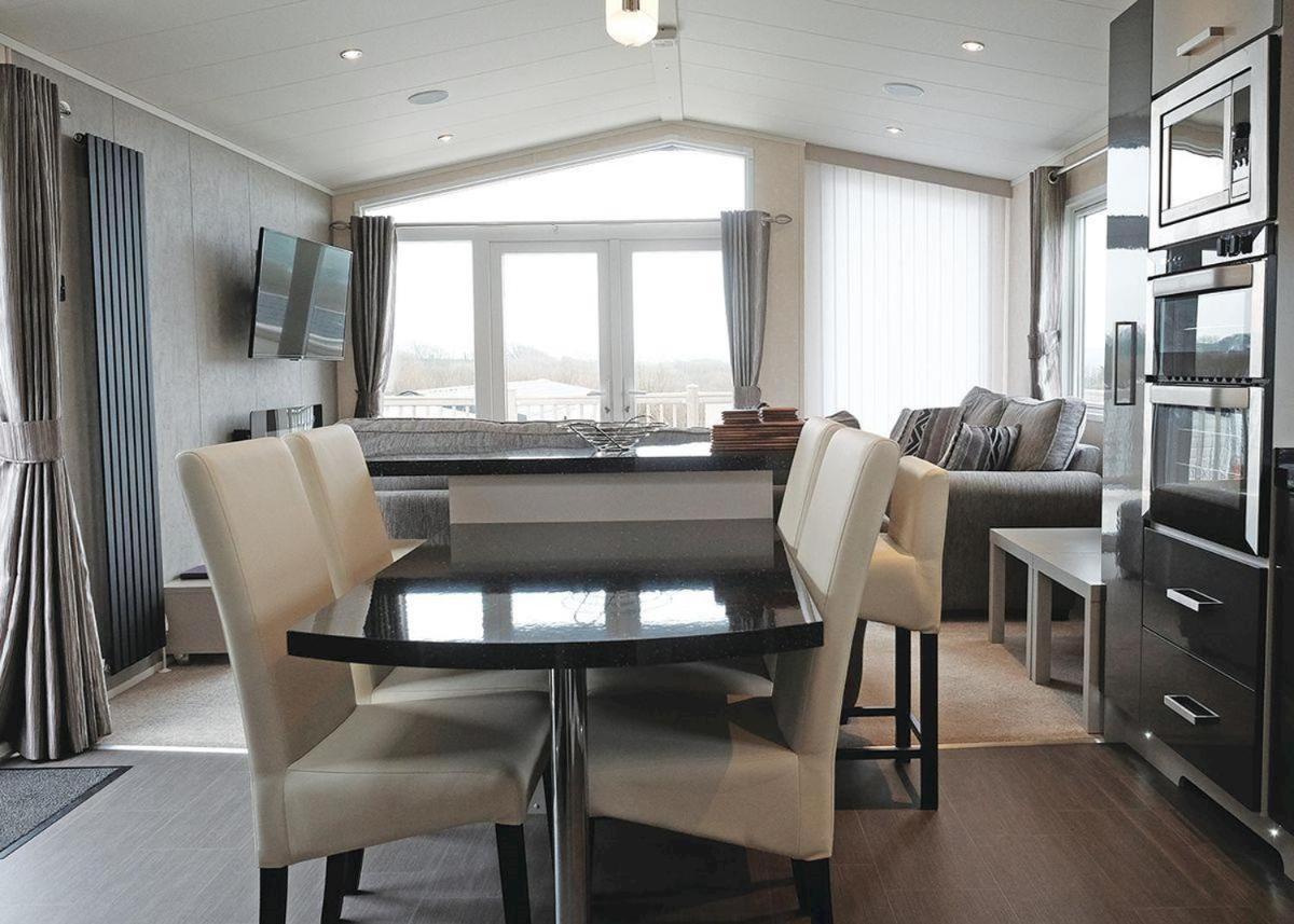 Piran Meadows Resort New Quay Extérieur photo
