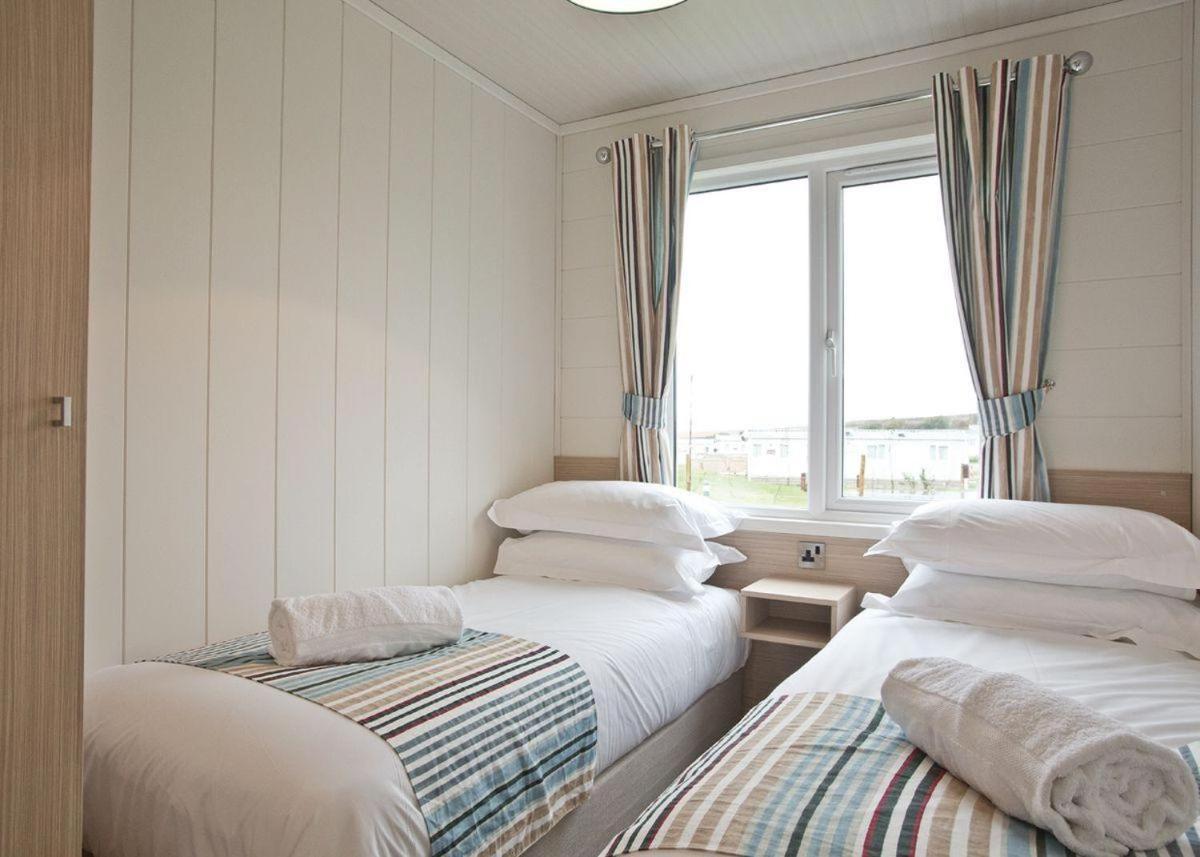 Piran Meadows Resort New Quay Extérieur photo