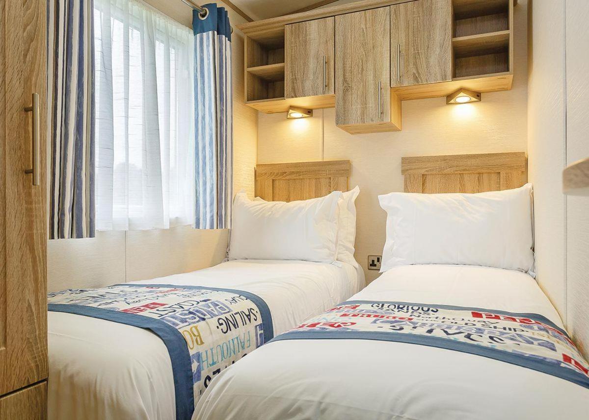 Piran Meadows Resort New Quay Extérieur photo