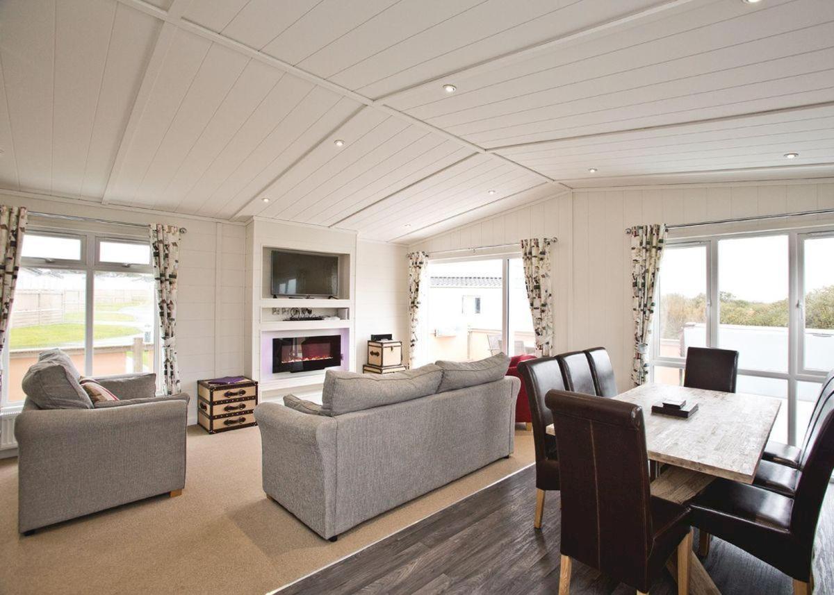 Piran Meadows Resort New Quay Extérieur photo