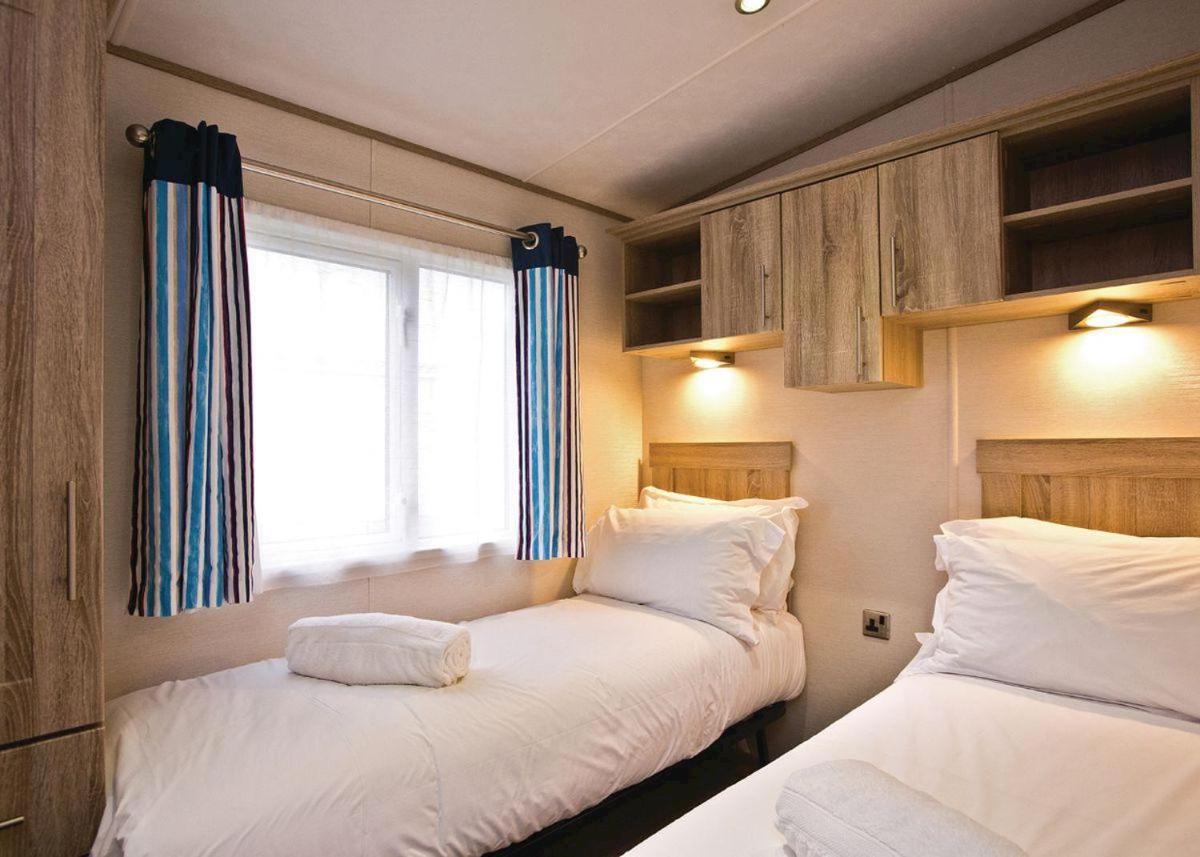 Piran Meadows Resort New Quay Extérieur photo