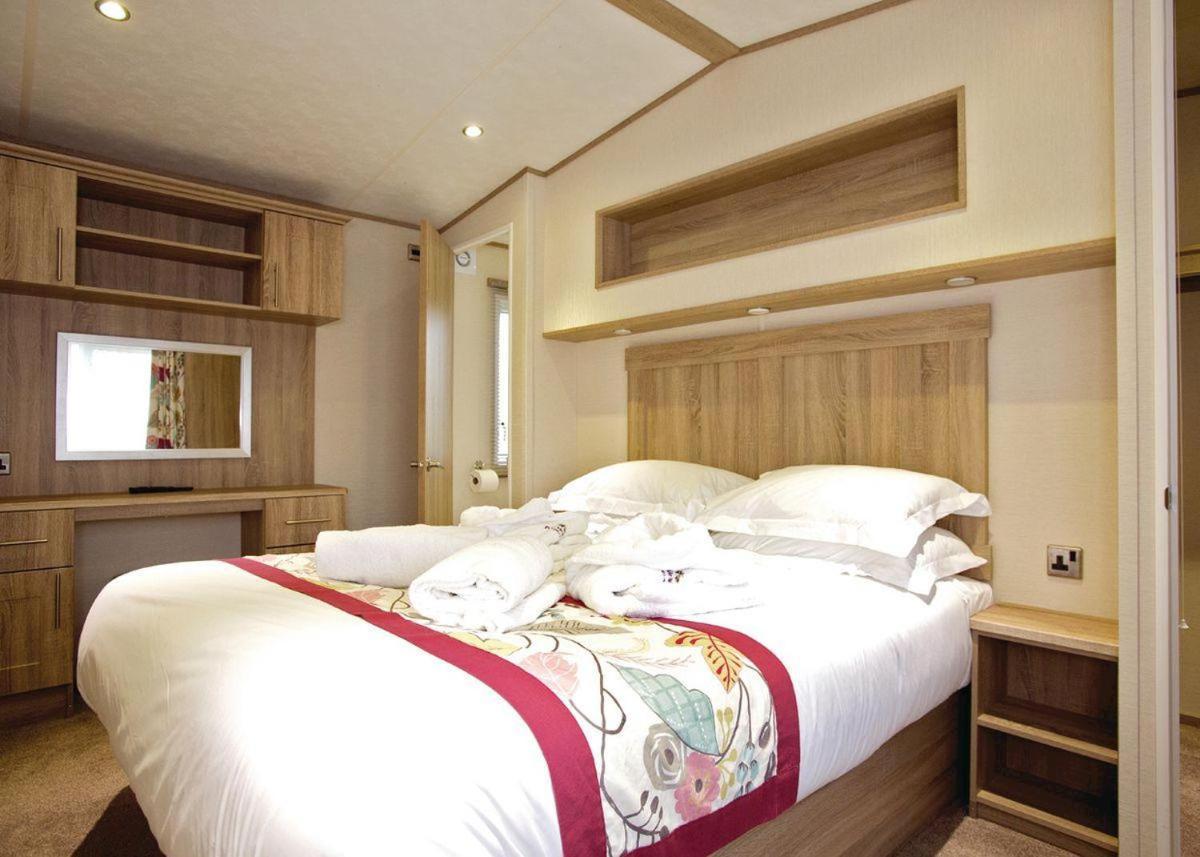 Piran Meadows Resort New Quay Extérieur photo