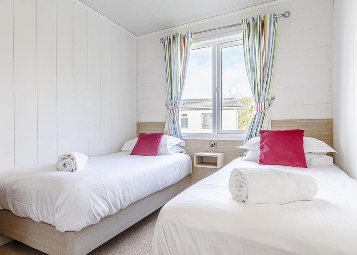 Piran Meadows Resort New Quay Extérieur photo